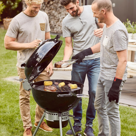 Gratar pe carbuni Weber Master Touch WB 14701004, 57 cm, Otel inoxidabil, Reglare flux de aer, 2 roti gumate, Termometru incorporat, Negru