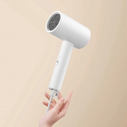 Uscator de par Xiaomi Compact Hair Dryer H101, 1600 W, Ionizare, 2 setari de temperatura, Cool Shot, Alb