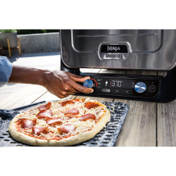 Cuptor electric pentru exterior Ninja Woodfire OO101EU, 2400W, 8 programe, Timer, Afisaj LED, Oprire automata, Rosu/Negru