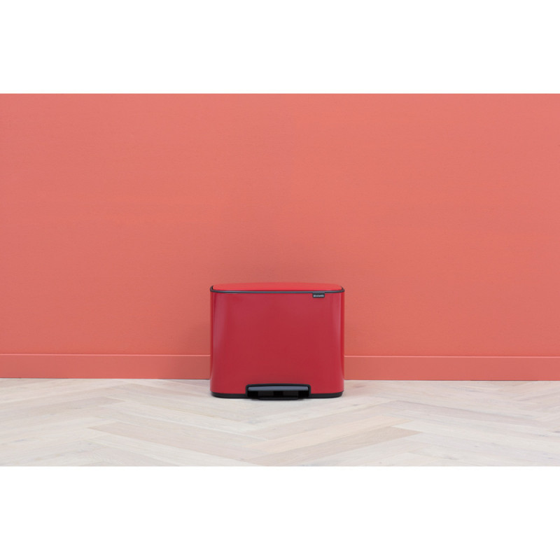 Cos pentru gunoi cu pedala Brabantia Bo Pedal 1000237, 36 L, Inchidere usoara, Baza antiderapanta, Rezistent la amprente, Inox/mat
