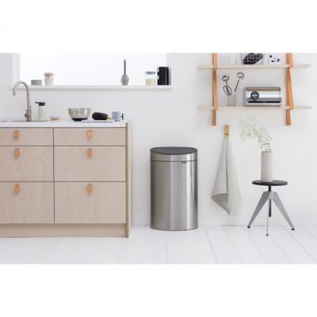 Coș de gunoi Brabantia Touch Bin New 649734, 40 l, Închidere silențioasă și lină, Spate plat, Rezistent la amprente, Oțel inoxidabil/mat