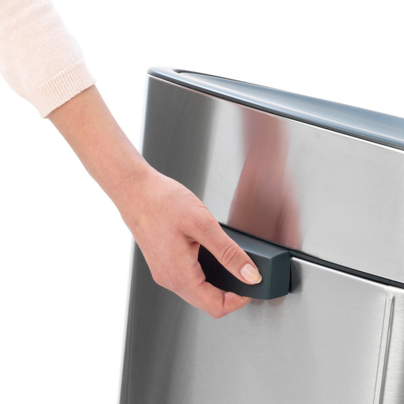 Coș de gunoi Brabantia Touch Bin New 649734, 40 l, Închidere silențioasă și lină, Spate plat, Rezistent la amprente, Oțel inoxidabil/mat