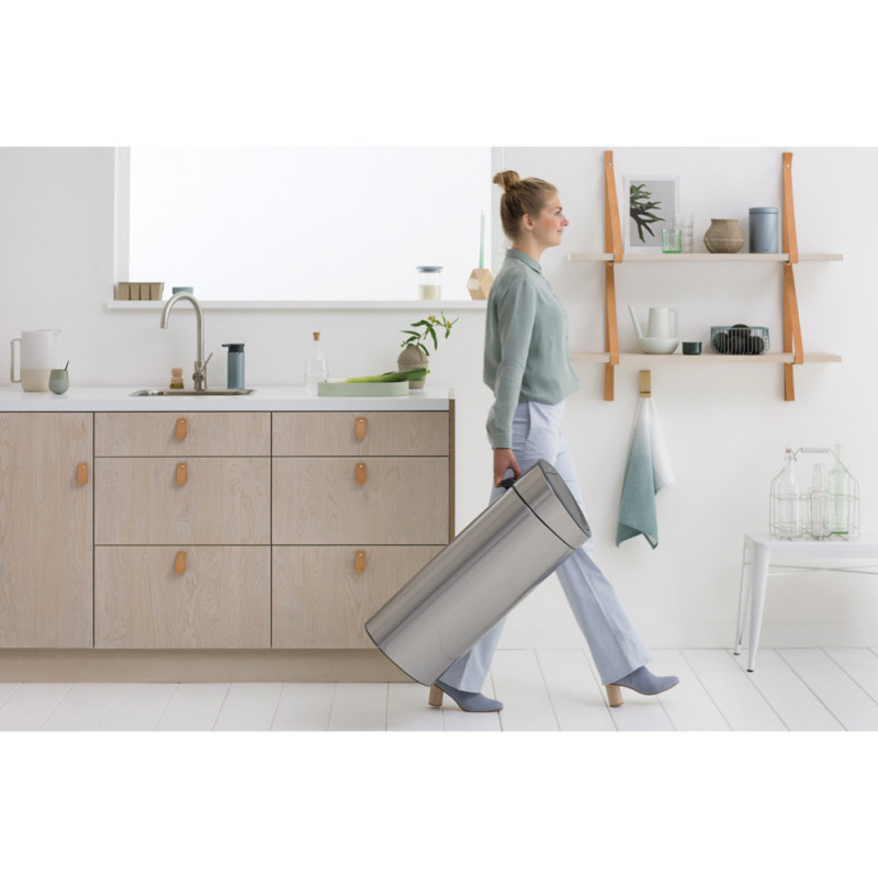 Cos de gunoi Brabantia Touch Bin New 650532, 40 L, Inchidere silentioasa si lina, Spate plat, Inox mat