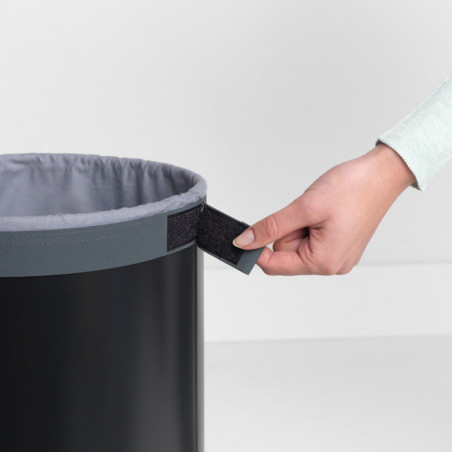 Cos de rufe Brabantia 1000825, 35 L, Capac de pluta, Umplere fara deschidere, Gauri ventilatie, Negru