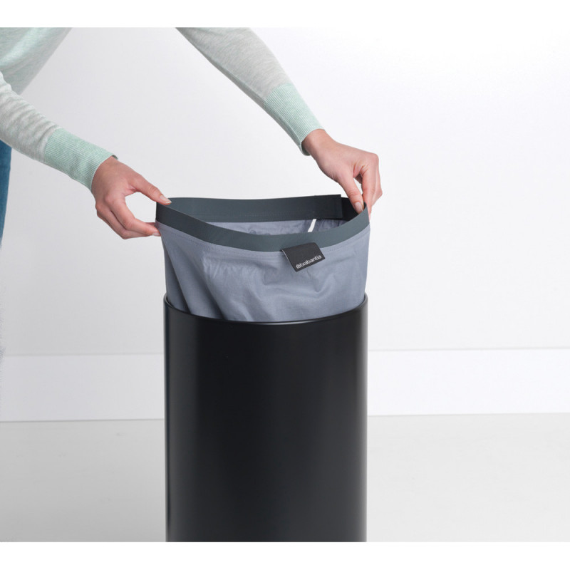 Cos de rufe Brabantia 1000825, 35 L, Capac de pluta, Umplere fara deschidere, Gauri ventilatie, Negru