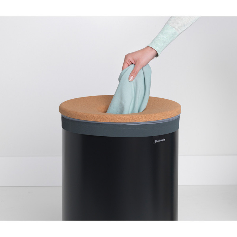 Cos de rufe Brabantia 1000826, 60 L, Capac din pluta, Umplere fara deschidere, Gauri ventilatie, Negru