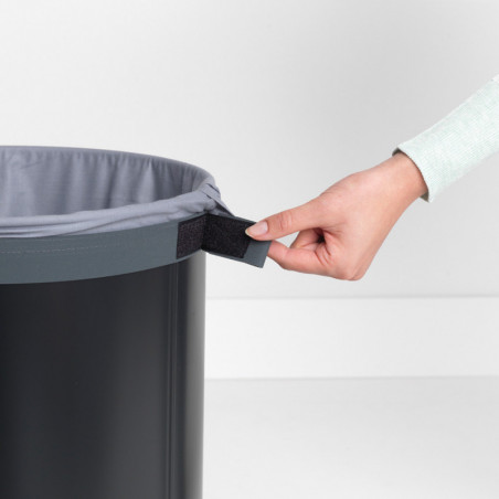 Cos de rufe Brabantia 1000826, 60 L, Capac din pluta, Umplere fara deschidere, Gauri ventilatie, Negru