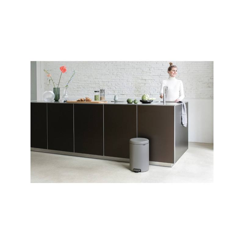 Cos de gunoi cu pedala Brabantia NewIcon 1001091, 20 L, Inchidere lina, Baza antiderapanta, Acoperit cu minerale, Gri