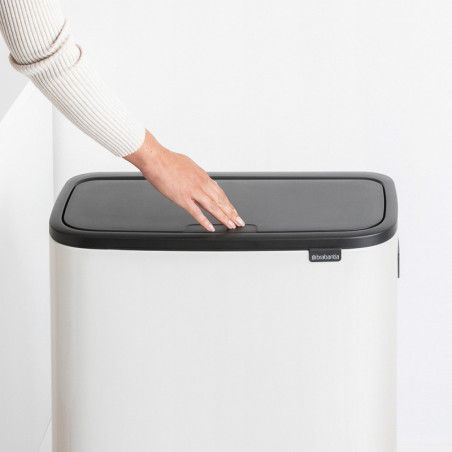Cos de gunoi Brabantia Bo Touch Hi 1001259, 60 L, Deschideri laterale pentru transport, Picioare reglabile, Alb