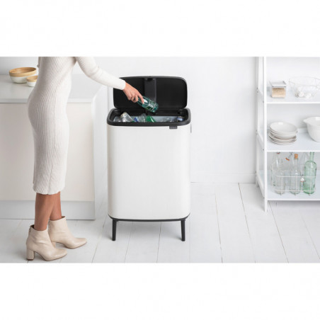 Cos de gunoi Brabantia Bo Touch Hi 1001259, 60 L, Deschideri laterale pentru transport, Picioare reglabile, Alb