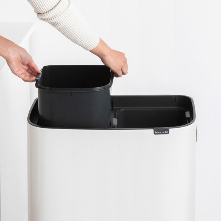 Cos de gunoi Brabantia Bo Touch Hi 1001263, 2x30 l, Fixare ferma pe perete, Picioare reglabile, Alb
