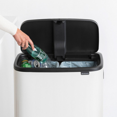 Cos de gunoi Brabantia Bo Touch Hi 1001263, 2x30 l, Fixare ferma pe perete, Picioare reglabile, Alb