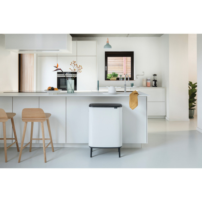 Cos de gunoi Brabantia Bo Touch Hi 1001263, 2x30 l, Fixare ferma pe perete, Picioare reglabile, Alb