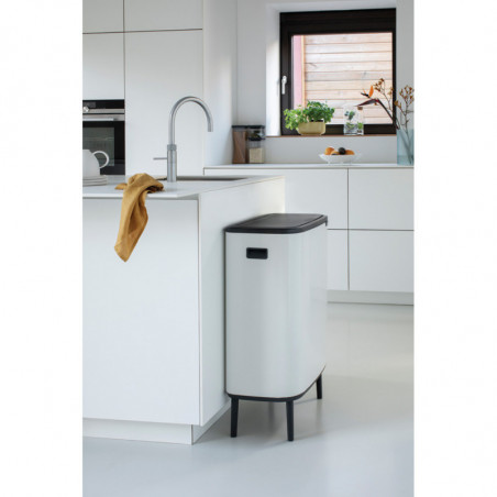 Cos de gunoi Brabantia Bo Touch Hi 1001263, 2x30 l, Fixare ferma pe perete, Picioare reglabile, Alb