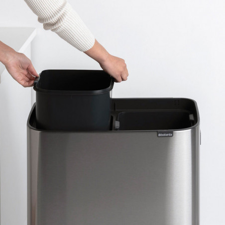Cos de gunoi Brabantia Bo Touch Hi 1001265, 2x30 L, Perfect langa perete, Reglare pe picior, Rezistent la amprente, Inox/mat