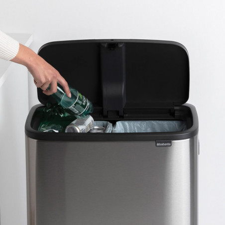 Cos de gunoi Brabantia Bo Touch Hi 1001265, 2x30 L, Perfect langa perete, Reglare pe picior, Rezistent la amprente, Inox/mat