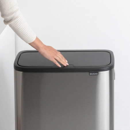 Cos de gunoi Brabantia Bo Touch Hi 1001265, 2x30 L, Perfect langa perete, Reglare pe picior, Rezistent la amprente, Inox/mat
