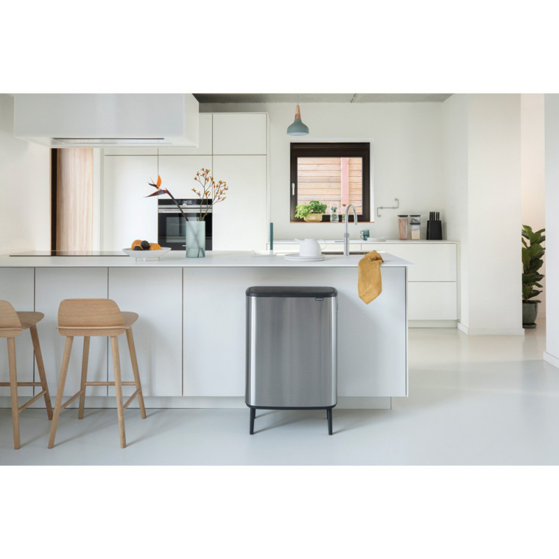 Cos de gunoi Brabantia Bo Touch Hi 1001265, 2x30 L, Perfect langa perete, Reglare pe picior, Rezistent la amprente, Inox/mat