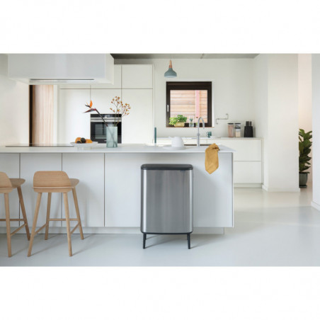 Cos de gunoi Brabantia Bo Touch Hi 1001265, 2x30 L, Perfect langa perete, Reglare pe picior, Rezistent la amprente, Inox/mat