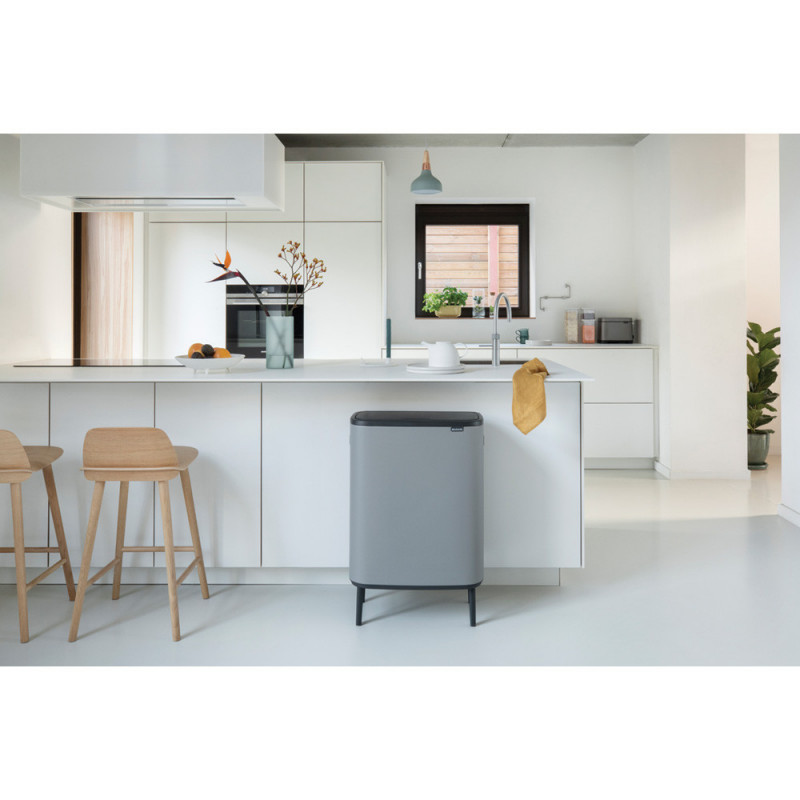 Cos de gunoi Brabantia Bo Touch Hi 1001266, 2x30 L, Perfect langa perete, Reglare picioare, Acoperit cu minerale, Gri