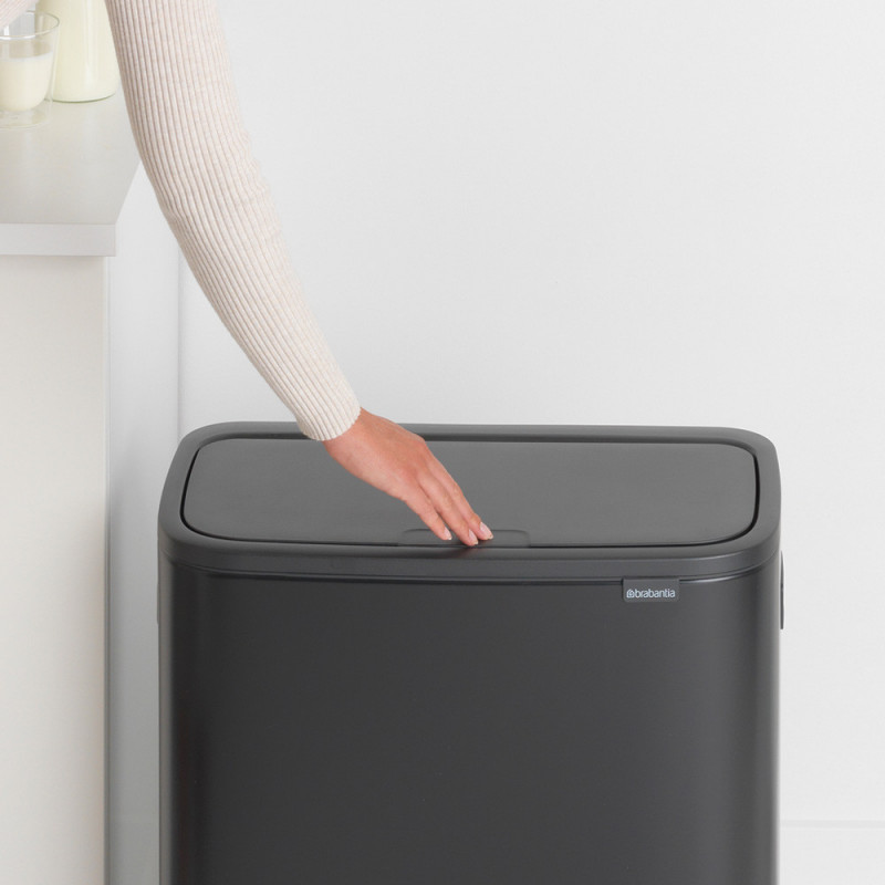 Coș de gunoi Brabantia Bo Touch 1001274, 60 l, deschidere lină și silențioasă, deschidere largă, rezistent la amprente, negru/mat