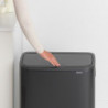 Coș de gunoi Brabantia Bo Touch 1001274, 60 l, deschidere lină și silențioasă, deschidere largă, rezistent la amprente, negru/mat