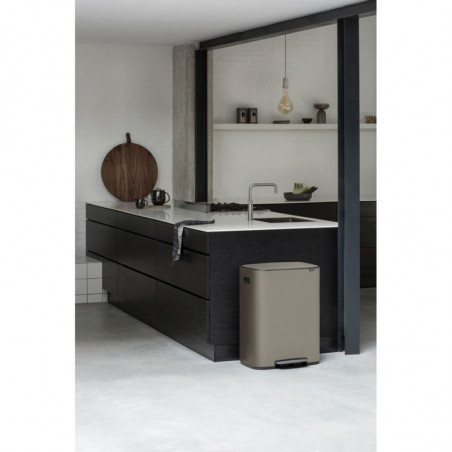 Coș Brabantia Bo Pedal 1003184, 60 L, închidere ușoară, bază antiderapantă, gri