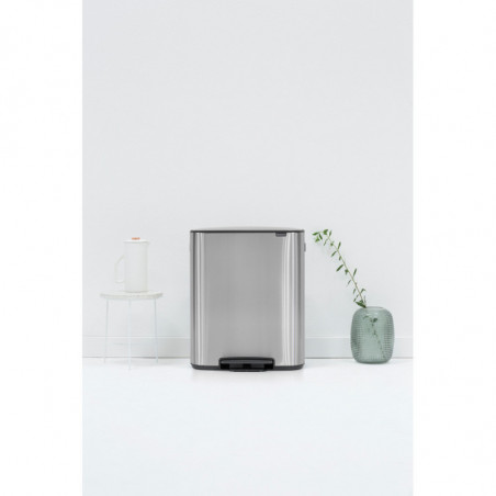 Cos de gunoi cu pedala Brabantia Bo Pedal 1003186, 60 L, Inchidere lina, Baza antiderapanta, Rezistent la amprente, Inox/Mat