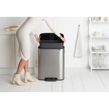 Cos de gunoi cu pedala Brabantia Bo Pedal 1003186, 60 L, Inchidere lina, Baza antiderapanta, Rezistent la amprente, Inox/Mat