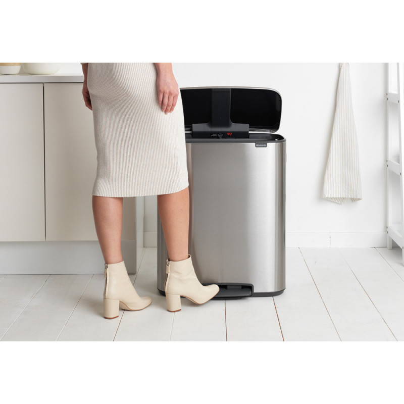 Cos de gunoi Brabantia Bo Pedal 1003192, 2x30 L, Inchidere lina, Baza antiderapanta, Rezistent la amprente, Inox/mat