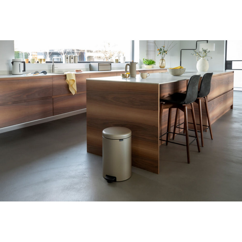 Cos de gunoi cu pedala Brabantia NewIcon 1003205, 20 L, Inchidere lina, Baza antiderapanta, Auriu metalic