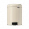 Cos de gunoi cu pedala Brabantia NewIcon 1005527, 5 L, Inchidere lina, Baza antiderapanta, Bej