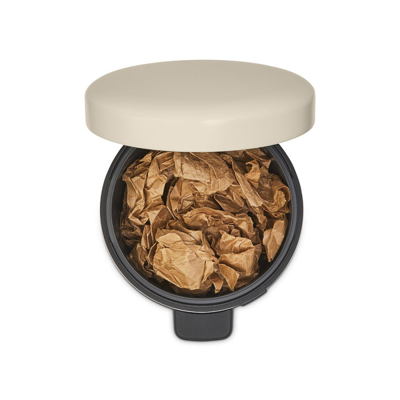 Cos de gunoi cu pedala Brabantia NewIcon 1005527, 5 L, Inchidere lina, Baza antiderapanta, Bej