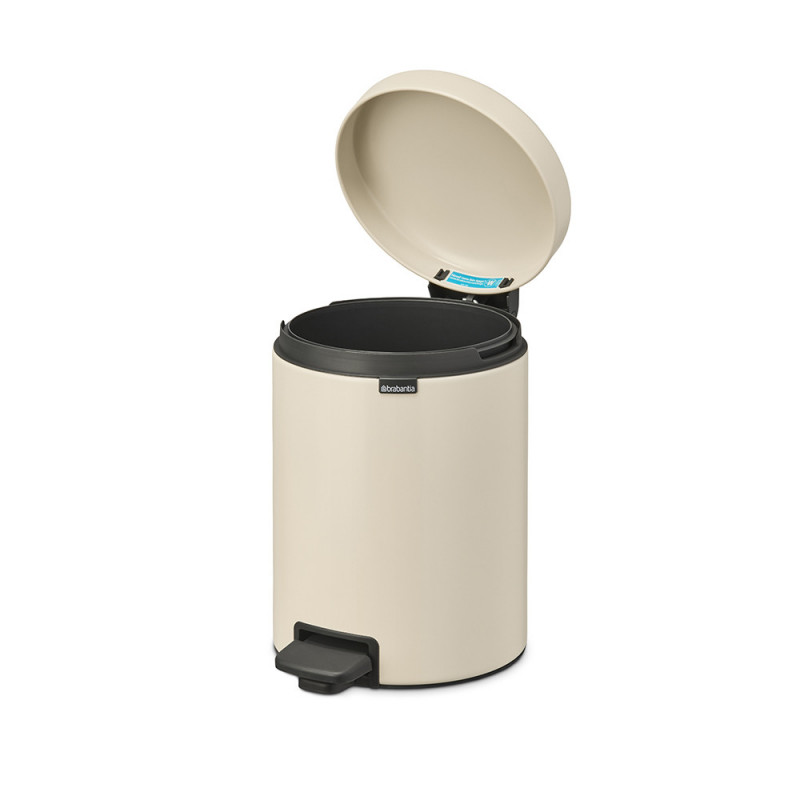 Cos de gunoi cu pedala Brabantia NewIcon 1005527, 5 L, Inchidere lina, Baza antiderapanta, Bej