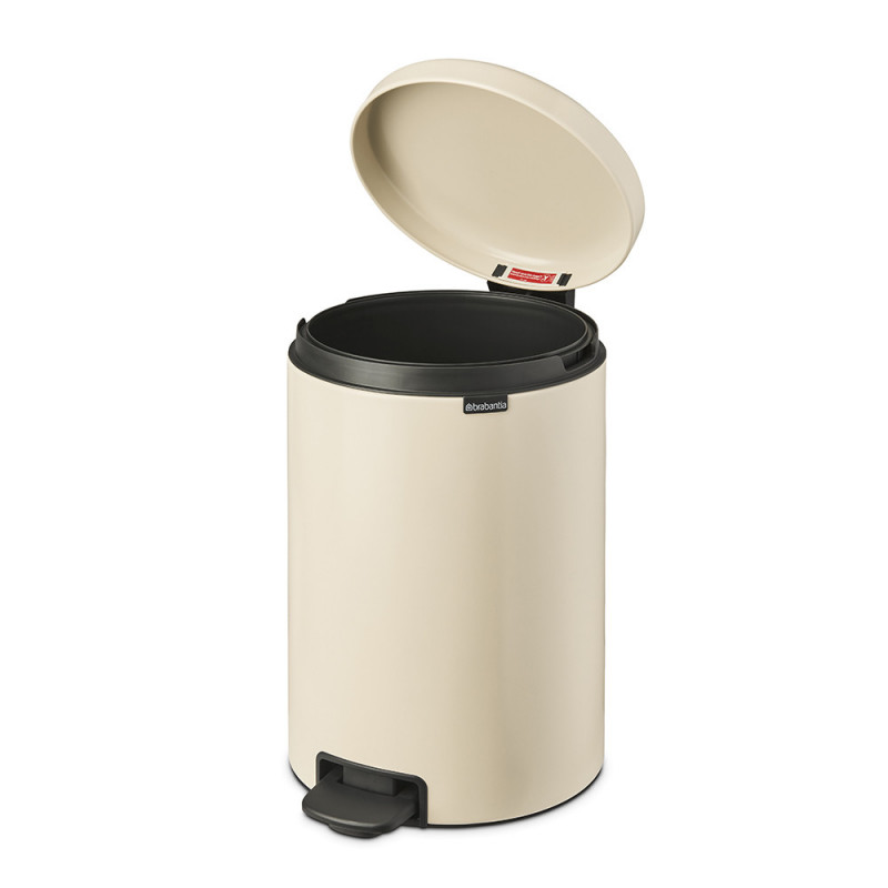 Cos de gunoi cu pedala Brabantia NewIcon 1005535, 20 L, Inchidere lina, Baza antiderapanta, Bej