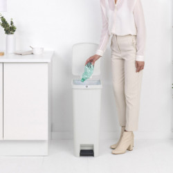 Coș cu pedală Brabantia StepUp 1005556, 40 L, Materiale ecologice, Deschidere mare, Gri deschis