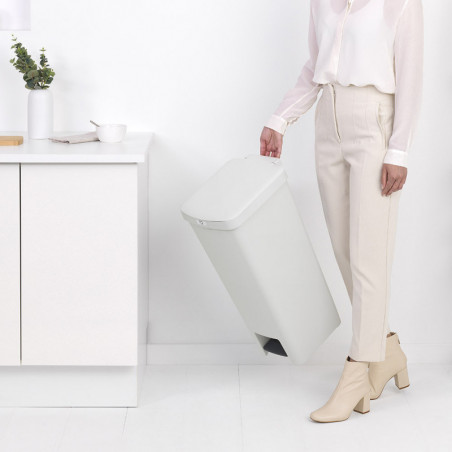 Coș cu pedală Brabantia StepUp 1005556, 40 L, Materiale ecologice, Deschidere mare, Gri deschis