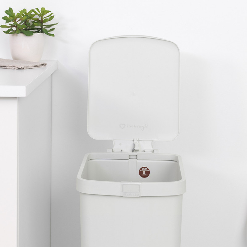 Coș cu pedală Brabantia StepUp 1005556, 40 L, Materiale ecologice, Deschidere mare, Gri deschis