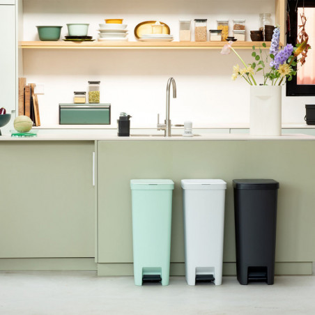 Coș cu pedală Brabantia StepUp 1005556, 40 L, Materiale ecologice, Deschidere mare, Gri deschis