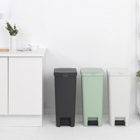 Coș cu pedală Brabantia StepUp 1005558, 40 L, Materiale ecologice, Deschidere mare, Verde deschis