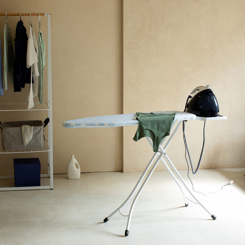 Masa de calcat Brabantia B 1005619, 124x38 cm, 7 pozitii de reglare, Suport generator de abur, Albastru deschis