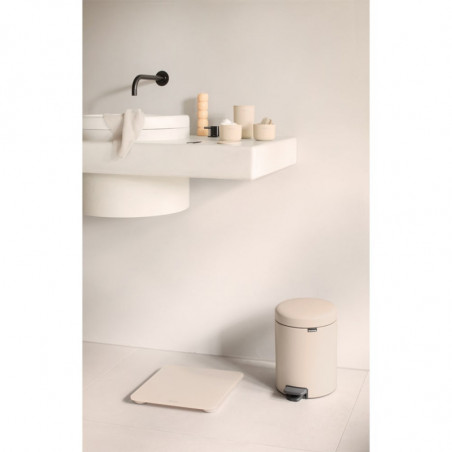Cantar digital Brabantia ReNew 1006262, Pana la 180 kg, 4xAAA inclus, Auto shut-off, Bej
