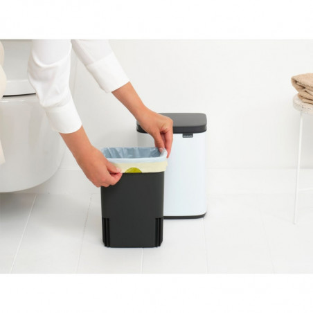 Cos de gunoi Brabantia Bo Small 1006621, 4 L, Deschidere lina si silentioasa, Baza antiderapanta, Alb