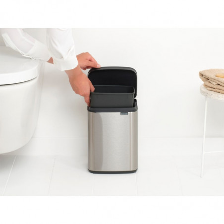 Cos de gunoi Brabantia Bo Small 1006625, 4 L, Deschidere lina si silentioasa, Baza antiderapanta, Rezistent la amprente, Inox/Mat
