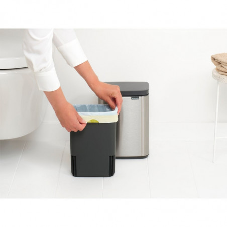 Cos de gunoi Brabantia Bo Small 1006625, 4 L, Deschidere lina si silentioasa, Baza antiderapanta, Rezistent la amprente, Inox/Mat