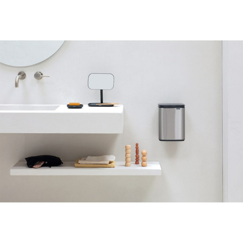Cos de gunoi Brabantia Bo Small 1006625, 4 L, Deschidere lina si silentioasa, Baza antiderapanta, Rezistent la amprente, Inox/Mat