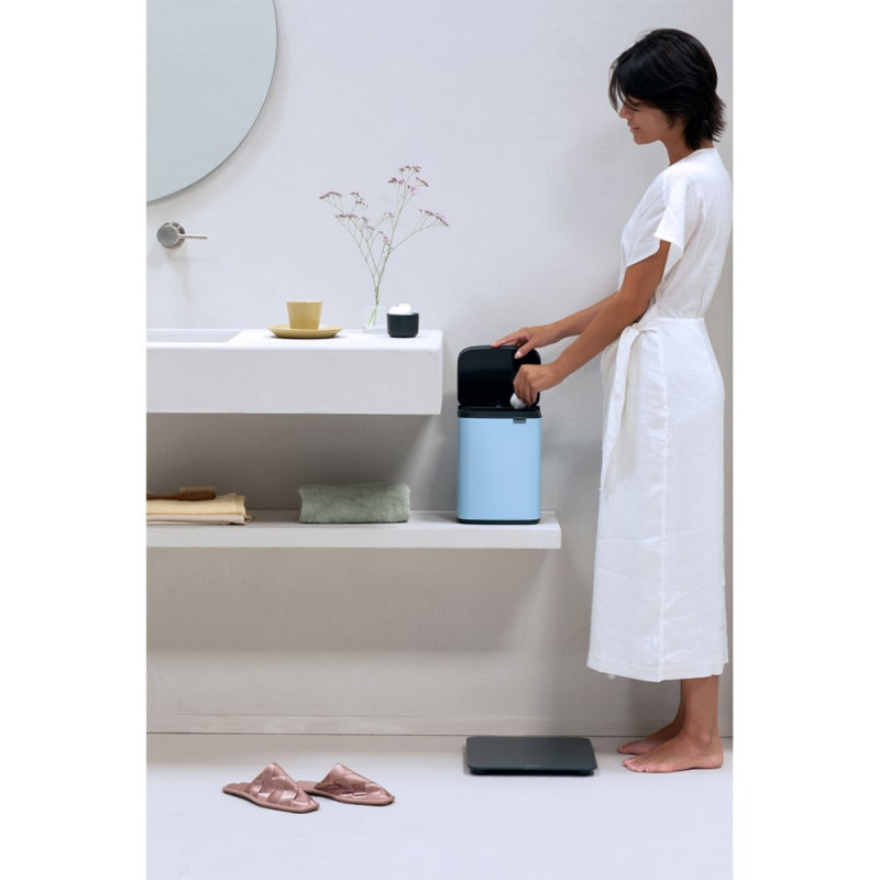 Cos de gunoi Brabantia Bo Small 1006626, 4 L, Deschidere lina si silentioasa, Baza antiderapanta, Albastru deschis