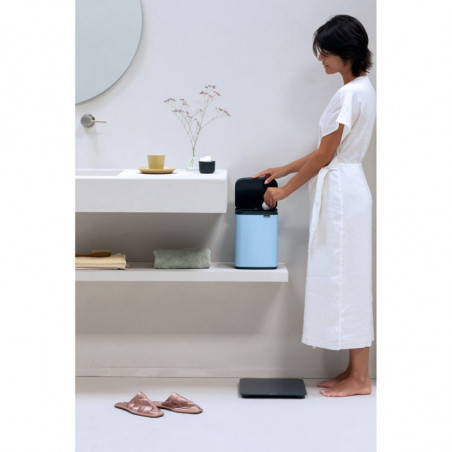 Cos de gunoi Brabantia Bo Small 1006626, 4 L, Deschidere lina si silentioasa, Baza antiderapanta, Albastru deschis
