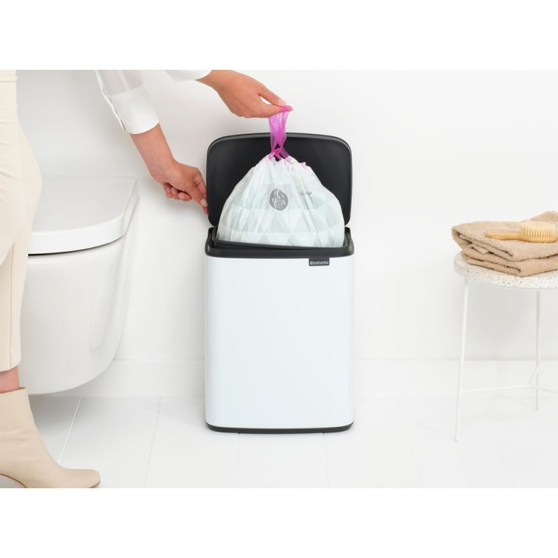 Cos de rufe Brabantia Bo Small 1006633, 12 L, Deschidere silentioasa si lina, Baza antiderapanta, Alb