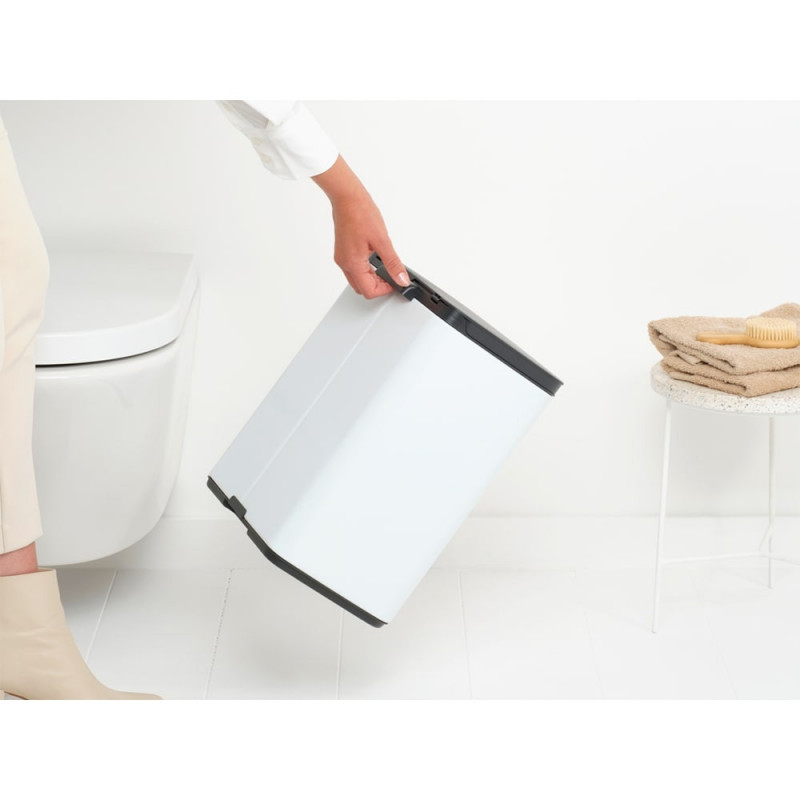 Cos de rufe Brabantia Bo Small 1006633, 12 L, Deschidere silentioasa si lina, Baza antiderapanta, Alb